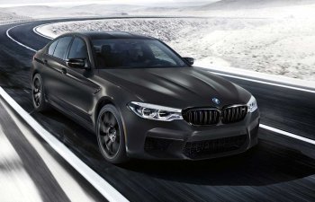 Yenilənmiş BMW M5 sedanının bir hissəsi nümayiş etdirilib