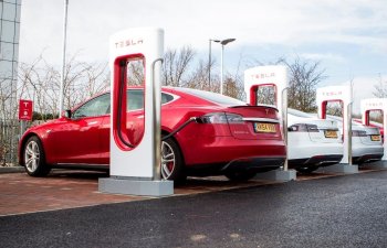 Tesla yaxın zamanda özünün istehsalı olan yeni növ batareyalara keçid edəcək