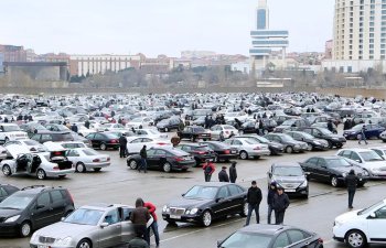 Maşın bazarına bu gün çıxarılmış qiyməti 400 min manatdan baha olan AVTOMOBİL