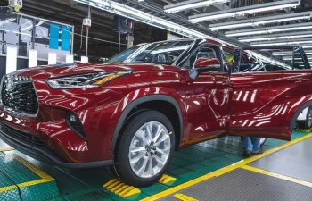 Toyota iki səkkiz yerlik krossoverin buraxılışına hazırlaşır