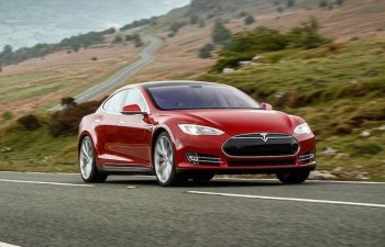 Tesla 26 min avtomobilini geri çağırır