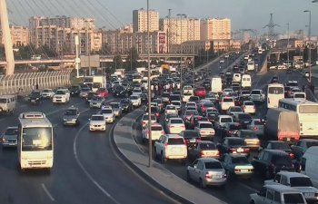 Bakının tıxac olan yolları - SİYAHI