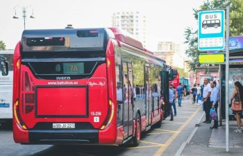 3-cü mikrorayon istiqamətində avtobuslar uzunmüddətli gecikmə ilə hərəkət edir