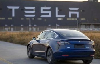 “Tesla” milyondan çox elektromobilini geri çağırır