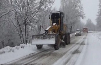 Azərbaycanın iki magistralında avtomobillərin hərəkəti dayandırıldı