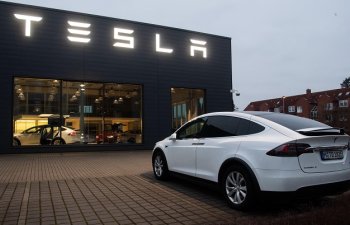 Tesla 363 min avtomobilini geri çağırıb