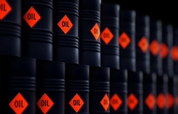 ABŞ əsas istehsalat sahələrində neft hasilatını cüzi azaldacaq