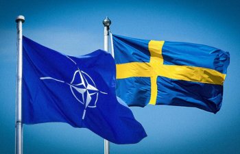 İsveç bayrağı NATO-da yerini alıb
