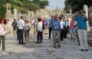 İzmirə gələn xarici turistlərin sayı 194 mini keçib