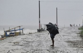 Hindistan Hərbi Dəniz Qüvvələri Siklon Remal yaxınlaşdıqca yardım işlərinə hazırlaşır