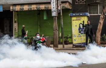 Keniya polisinin gözyaşardıcı qazdan istifadə etməsinə etiraz edənlər şəhərlərdəki müəssisələri dayandırıblar