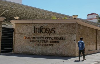 Müştərilər proqram xərclərini artırdıqca Infosys satış proqnozunu artırır