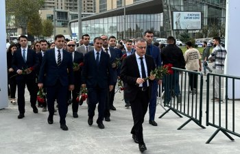 İİTKM kollektivi Anım Günü ilə bağlı
Zəfər parkında olublar